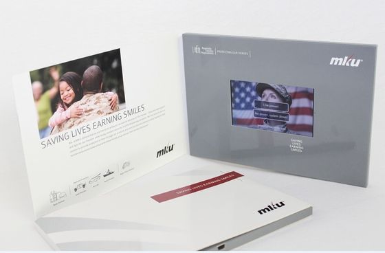 A annoncé multi - paginez les brochures visuelles d'affichage à cristaux liquides, annonce visuelle d'affichage à cristaux liquides avec l'effet de multimédia