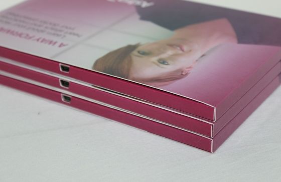Vidéo rechargeable de pleines couleurs dans le dossier, cartes de visite professionnelle de visite visuelles d'affichage à cristaux liquides pour l'affichage juste