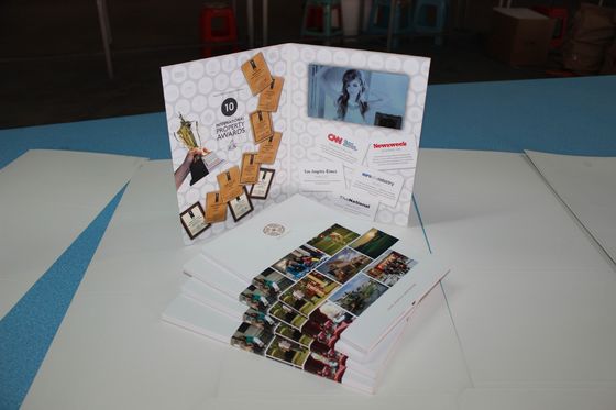 brochure visuelle numérique d'écran tactile avec le commutateur magnétique, commutateur "MARCHE/ARRÊT" de bouton