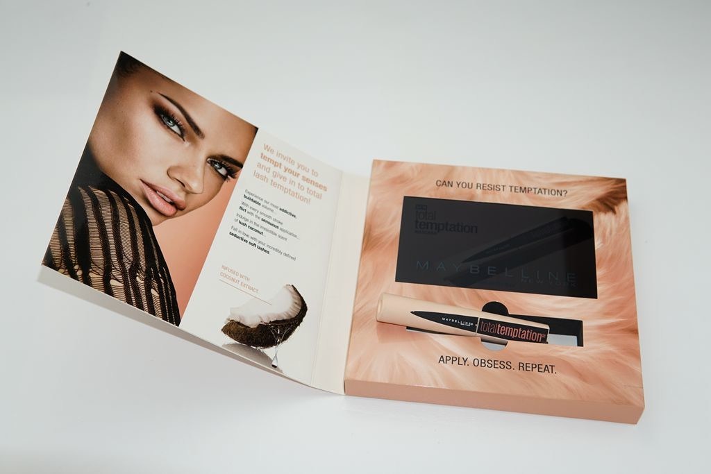 Carte vidéo d'affichage à cristaux liquides de la publicité, livret visuel avec la taille adaptée aux besoins du client de la taille 7inch 4GB A5 de brochure