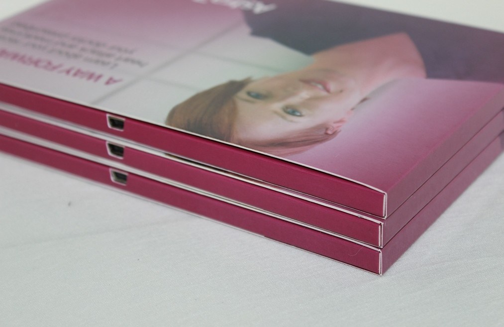 Vidéo rechargeable de pleines couleurs dans le dossier, cartes de visite professionnelle de visite visuelles d'affichage à cristaux liquides pour l'affichage juste