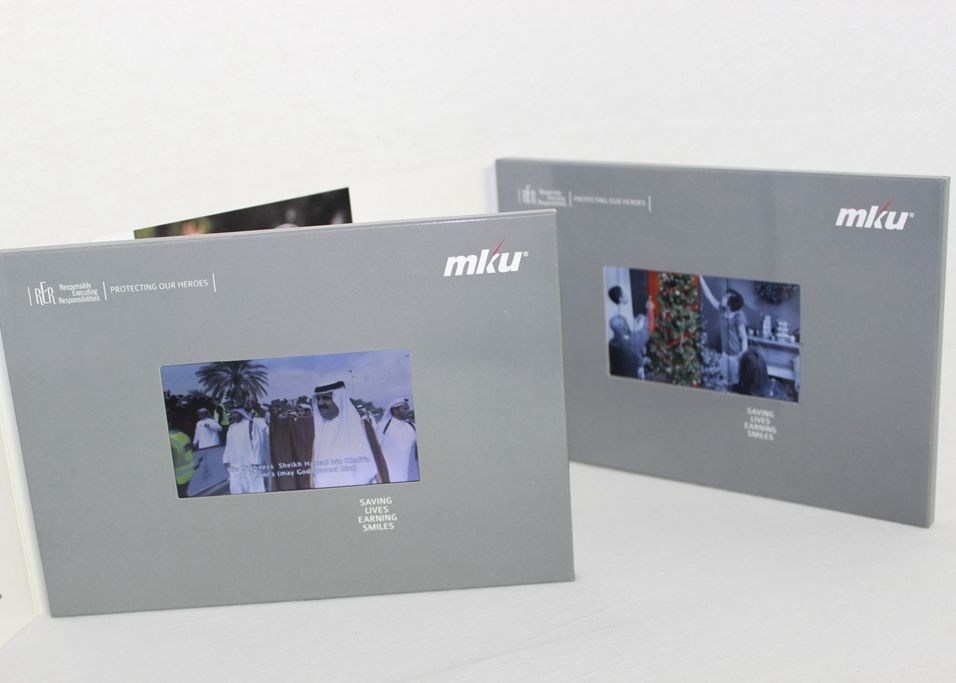 Bespoke TFT หน้าจอ LCD Video Brochure สำหรับงานแต่งงาน, สีสัน